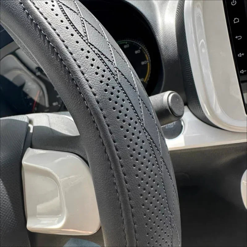 Funda Para Volante De Coche De Retales Perforados De Cuero Napa, Antidesliz, Universal De 15 Pulgadas (Aproximadamente. 38,1 Cm)